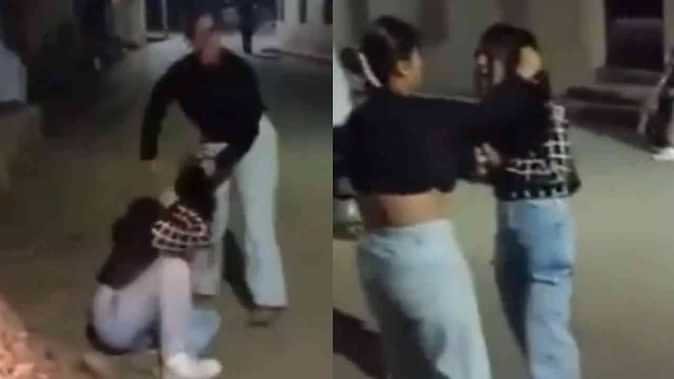 प्रेमी को लेकर बीच सड़क पर ही आपस में भिड़ी दो लड़कियां 1 ddn 1 प्रेमी को लेकर बीच सड़क पर ही आपस में भिड़ी दो लड़कियां