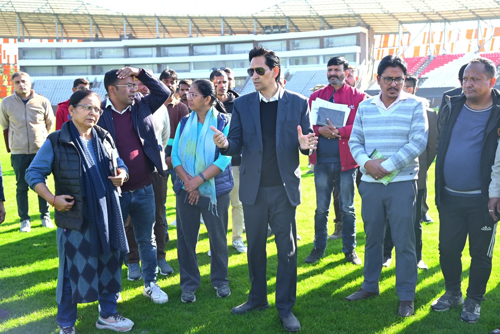 stadium scaled कमिश्नर रावत ने लिया नेशनल गेम्स की तैयारियों का जायजा, लापरवाही पर हुए नाराज