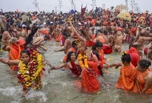 maha kumbh kumaon jansandesh महाकुम्भ: त्रिवेणी के तट पर साढ़े तीन करोड़ श्रद्धालुओं ने लगाई आस्था की डुबकी