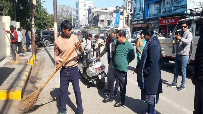 safai abhiyan nagar nigan haldwani हल्द्वानी नगर निगम ने शहर में चलाया सफाई अभियान