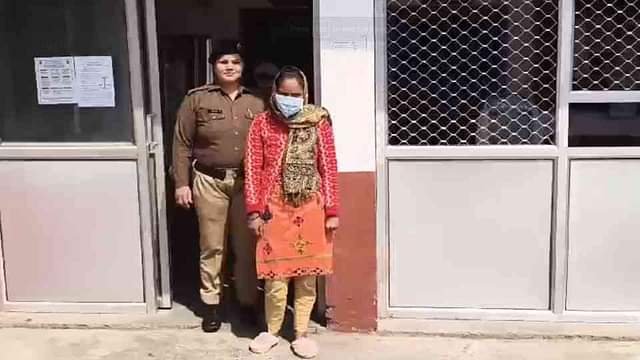 aropi aa रात में रोती थी जुड़वा बच्चियां, मां ने गला घोंट कर मार डाला, हुई गिरफ्तार