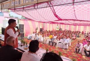 IMG 20250426 WA0003 जयन्ती पर नैनीताल दुग्ध संघ ने हेमवती नंदन बहुगुणा को किया नमन