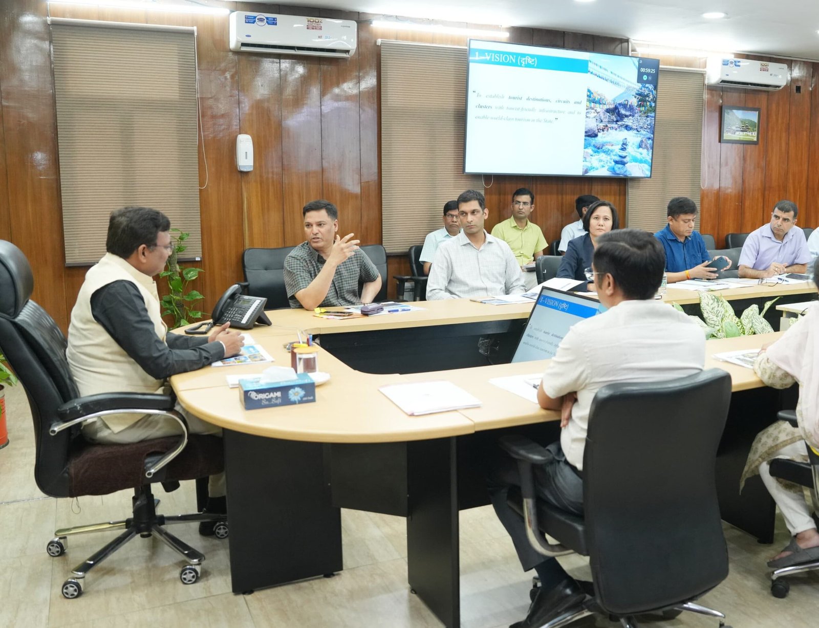 cs meeting scaled पर्यटन प्रदेश की बैकबोन, नए पर्यटक स्थलों को भी करें विकसित: मुख्य सचिव