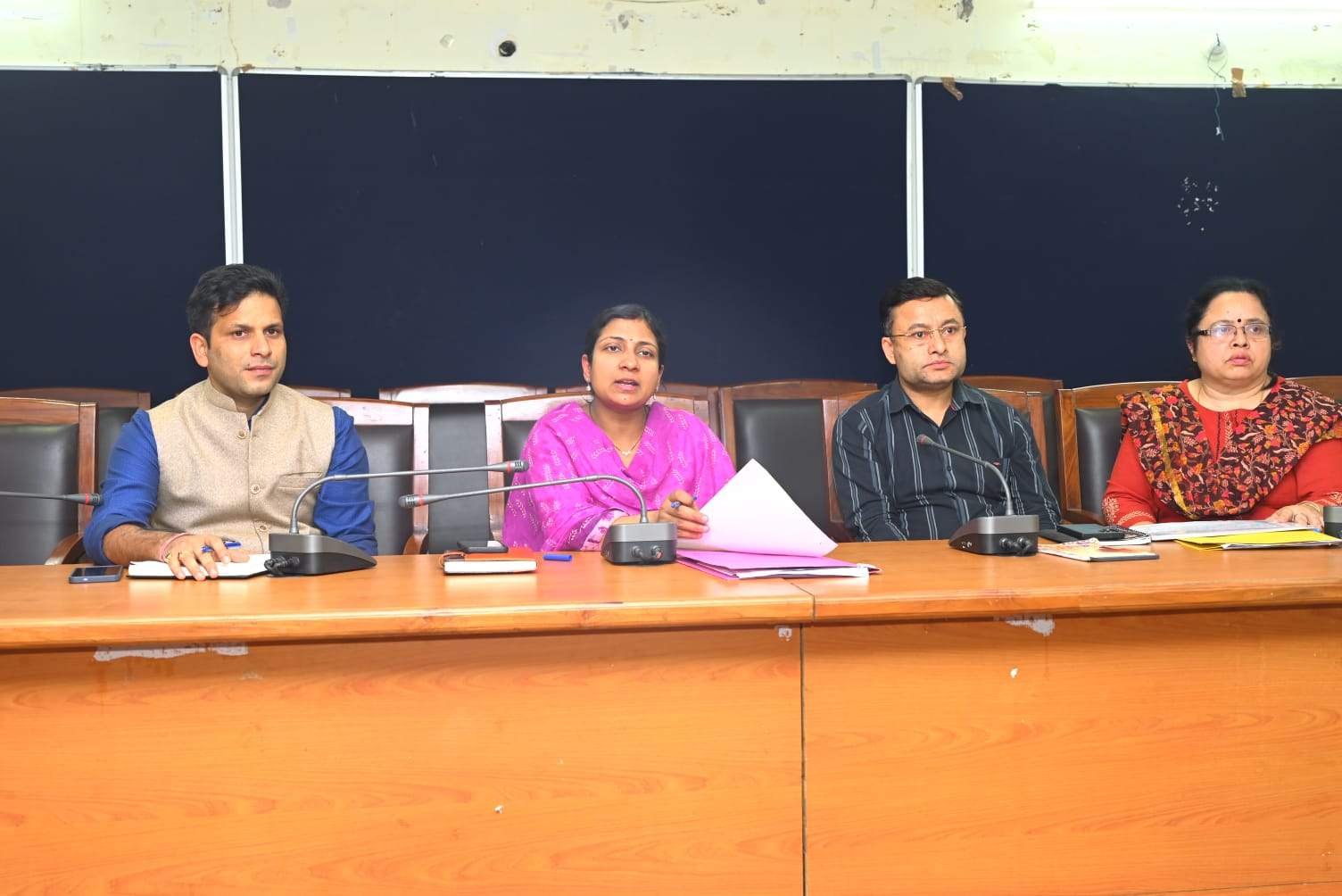 उत्तराखंड राज्य स्थापना की रजत जयंती समारोह के सफल आयोजन के लिए सीडीओ ने ली बैठक 1 28HLD8 1 उत्तराखंड राज्य स्थापना की रजत जयंती समारोह के सफल आयोजन के लिए सीडीओ ने ली बैठक