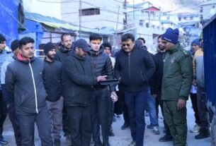 FB IMG 1761133413731 मुख्य सचिव आनंद बर्द्धन ने किए बाबा केदारनाथ के दर्शन, पुनर्निर्माण कार्यों की प्रगति का लिया जायज़ा