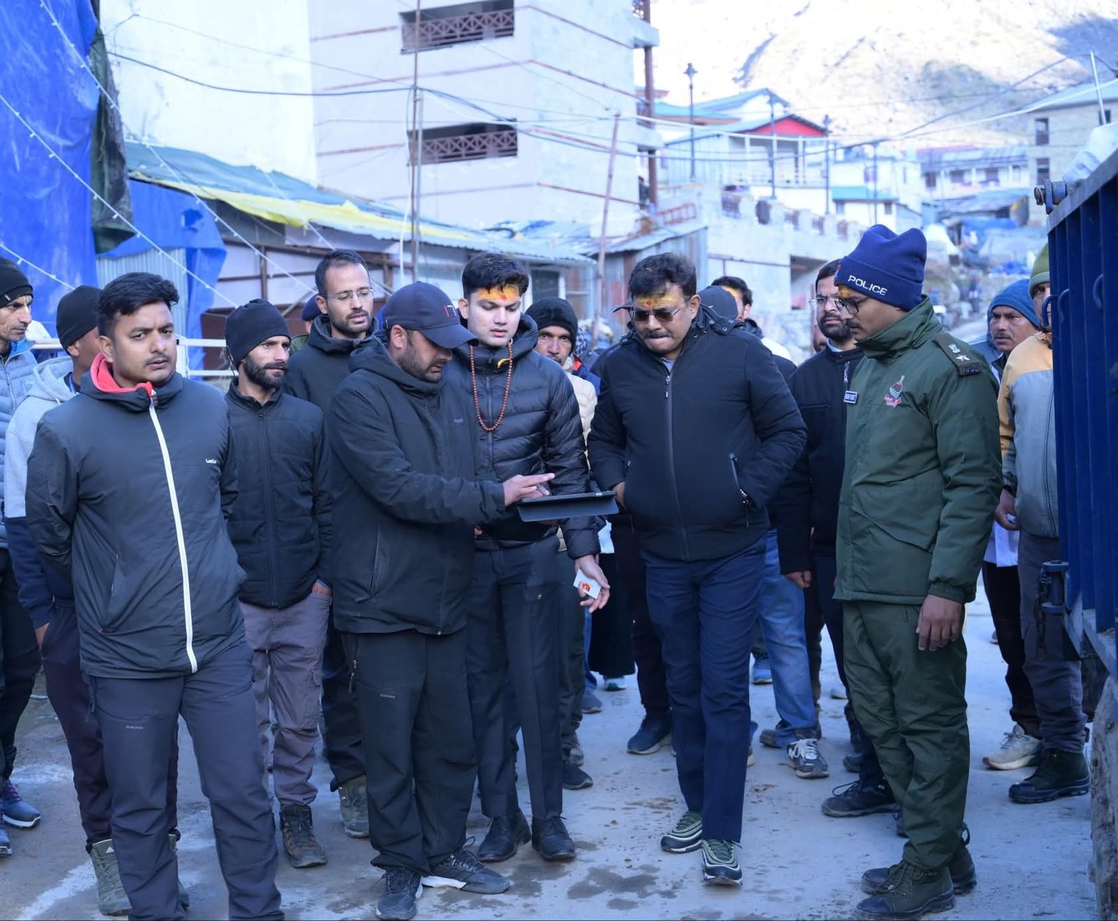 मुख्य सचिव आनंद बर्द्धन ने किए बाबा केदारनाथ के दर्शन, पुनर्निर्माण कार्यों की प्रगति का लिया जायज़ा 4 FB IMG 1761133413731 मुख्य सचिव आनंद बर्द्धन ने किए बाबा केदारनाथ के दर्शन, पुनर्निर्माण कार्यों की प्रगति का लिया जायज़ा