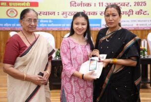 अंतरराष्ट्रीय बालिका पर नैनीताल जनपद की टॉपर आयुषी भट्ट सम्मानित 5 IMG 20251011 WA0024 अंतरराष्ट्रीय बालिका पर नैनीताल जनपद की टॉपर आयुषी भट्ट सम्मानित