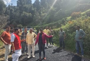 IMG 20251015 WA0017 विधायक कैड़ा ने किया पदमपुरी से सरना - गुनियालेख मोटर मार्ग पर डामरीकरण कार्य का निरीक्षण 