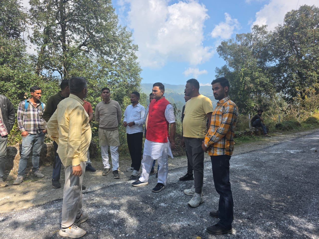 विधायक कैड़ा ने किया पदमपुरी से सरना - गुनियालेख मोटर मार्ग पर डामरीकरण कार्य का निरीक्षण 2 IMG 20251015 WA0022 विधायक कैड़ा ने किया पदमपुरी से सरना - गुनियालेख मोटर मार्ग पर डामरीकरण कार्य का निरीक्षण