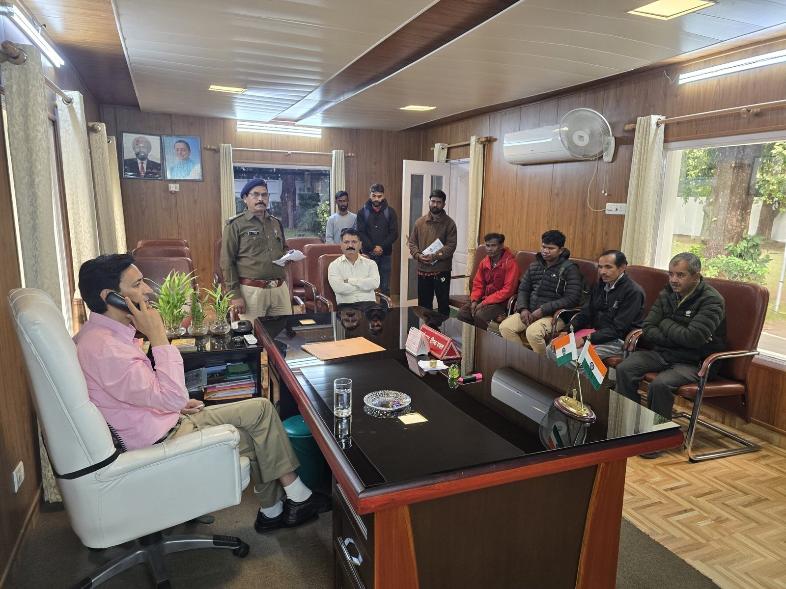 बिना लाइट वाले ई-रिक्शा चालकों पर कुमाऊं आयुक्त दीपक रावत ने की सख्त कार्रवाई 1 IMG 20251031 WA0013 scaled बिना लाइट वाले ई-रिक्शा चालकों पर कुमाऊं आयुक्त दीपक रावत ने की सख्त कार्रवाई