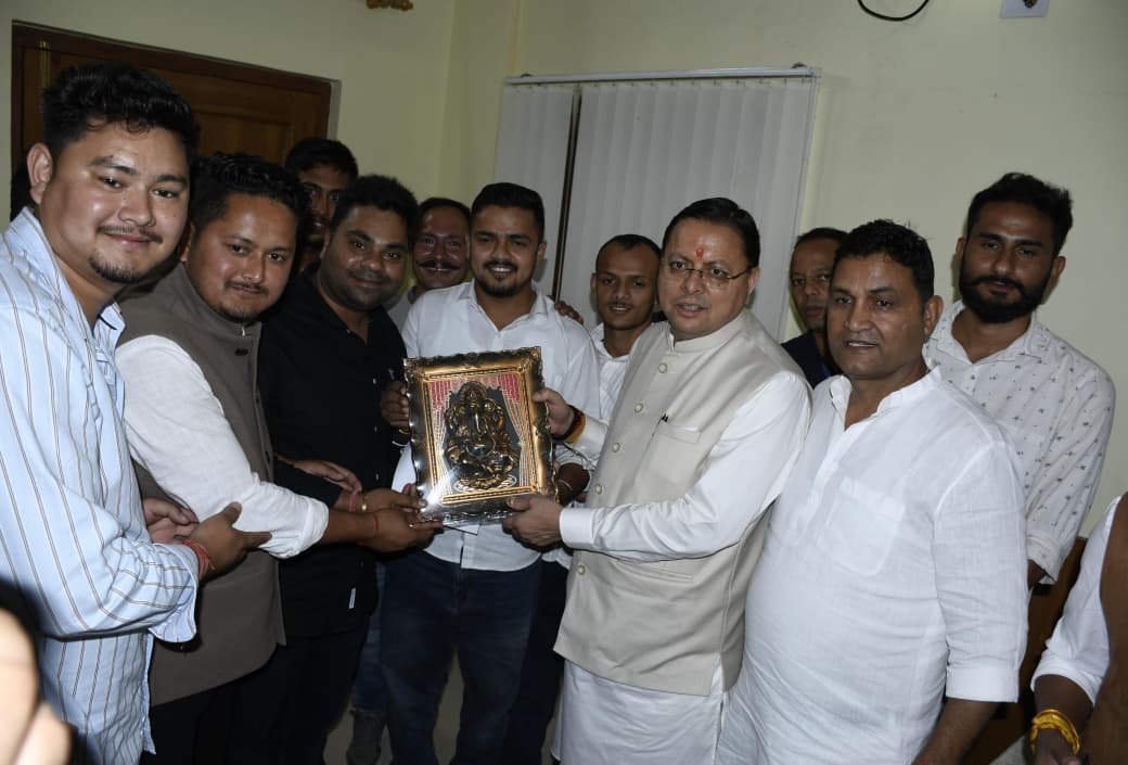 हल्द्वानी में जनता से मुलाकात कर सीएम धामी ने सुनी समस्याएं 1 cm in haldwani हल्द्वानी में जनता से मुलाकात कर सीएम धामी ने सुनी समस्याएं