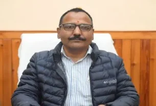 शहरों में व्याप्त गंदगी को लेकर डीएम रयाल गंभीर, निकाय अफसरों की तय की जिम्मेदारी 7 dm rayal शहरों में व्याप्त गंदगी को लेकर डीएम रयाल गंभीर, निकाय अफसरों की तय की जिम्मेदारी