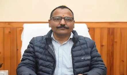 शहरों में व्याप्त गंदगी को लेकर डीएम रयाल गंभीर, निकाय अफसरों की तय की जिम्मेदारी 1 dm rayal शहरों में व्याप्त गंदगी को लेकर डीएम रयाल गंभीर, निकाय अफसरों की तय की जिम्मेदारी