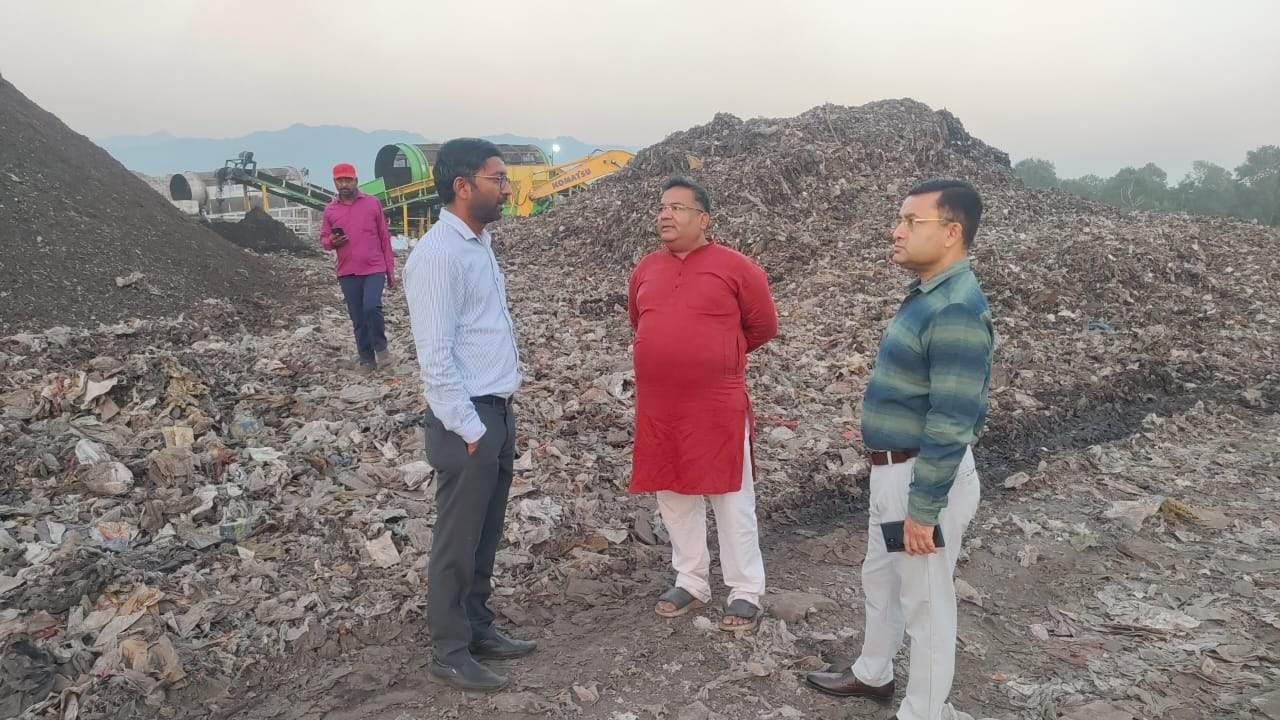 अब दोगुनी रफ्तार से होगा कचरे का निस्तारण, निगम ने ट्रंचिंग ग्राउंड में लगाई दूसरी प्रोसेसिंग मशीन 1 nagar ayukt अब दोगुनी रफ्तार से होगा कचरे का निस्तारण, निगम ने ट्रंचिंग ग्राउंड में लगाई दूसरी प्रोसेसिंग मशीन