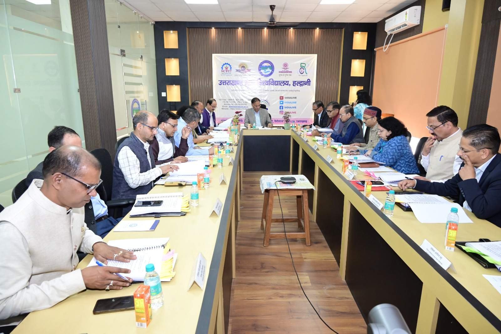 10HLD4 यूओयू की विद्या परिषद की बैठक में 24 महत्वपूर्ण प्रस्तावों पर विचार-विमर्श