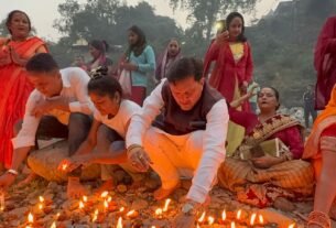 IMG 20251101 WA0040 551 दीपों की रोशनी में नहाया रानीबाग, बूढ़ी दीपावली पर सजी भव्य आरती