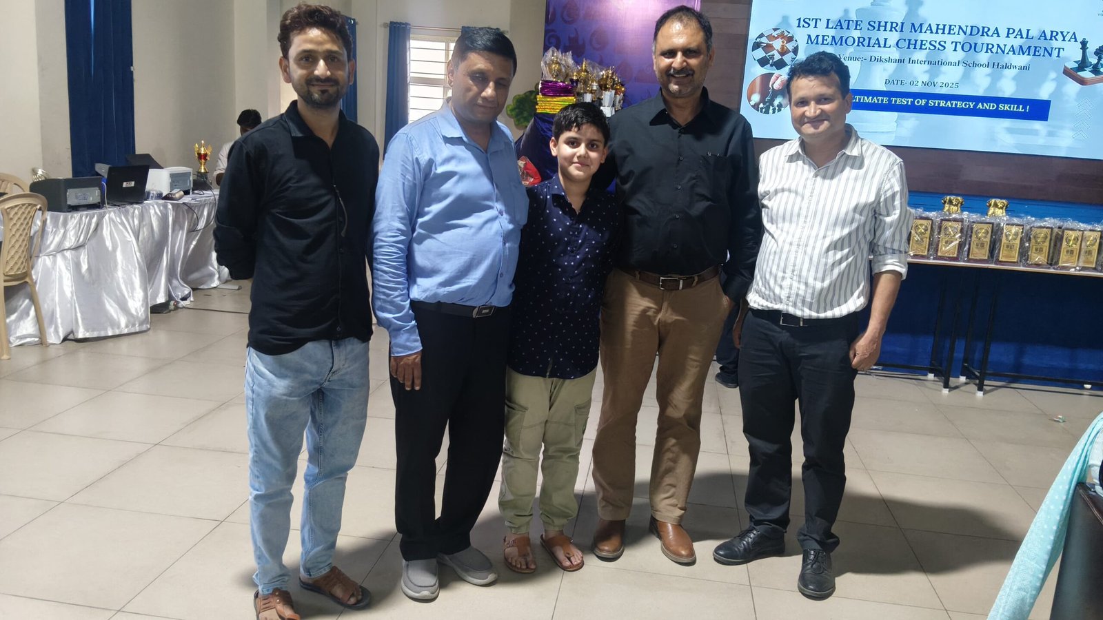 IMG 20251102 WA0025 scaled दीक्षांत इंटरनेशनल स्कूल में शतरंज प्रतियोगिता में दिखा अनूठा संगम,  दो पीढ़ियों ने खेला साथ