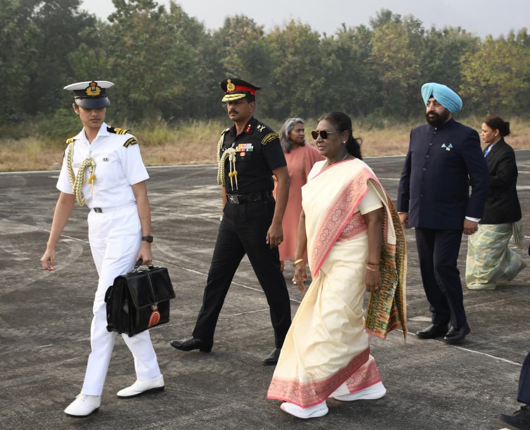 राष्ट्रपति द्रौपदी मुर्मू हल्द्वानी पहुँचीं, राजभवन नैनीताल समारोह में होंगी शामिल 1 IMG 20251103 WA0026 राष्ट्रपति द्रौपदी मुर्मू हल्द्वानी पहुँचीं, राजभवन नैनीताल समारोह में होंगी शामिल