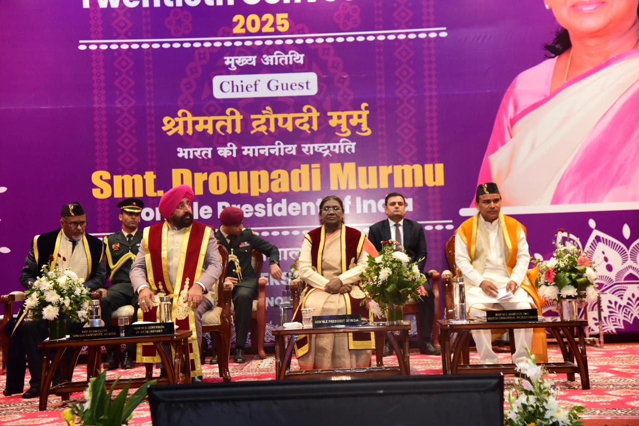 IMG 20251104 WA0029 कुमाऊँ विश्वविद्यालय का 20वाँ दीक्षांत समारोह सम्पन्न, राष्ट्रपति द्रौपदी मुर्मू ने मेधावी विद्यार्थियों को प्रदान किए पदक
