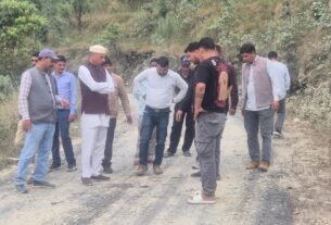 IMG 20251104 WA0034 छीड़ाखान –अमजड़ –अधौड़ा सड़क निर्माण में गुणवत्ता सुधार पर बनी सहमति, ग्रामीणों की सख्त चेतावनी, घटिया कार्य बर्दाश्त नहीं