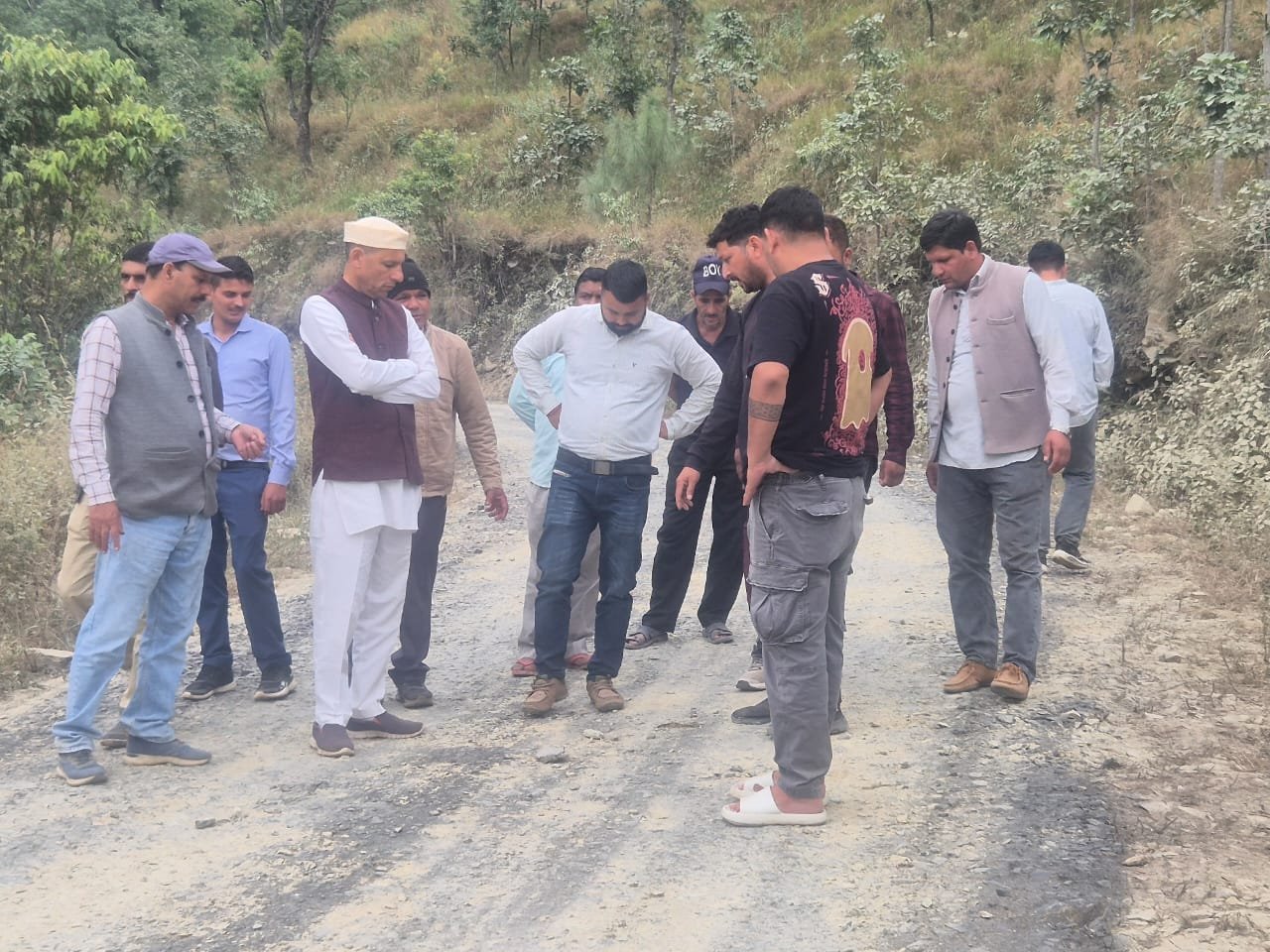 छीड़ाखान –अमजड़ –अधौड़ा सड़क निर्माण में गुणवत्ता सुधार पर बनी सहमति, ग्रामीणों की सख्त चेतावनी, घटिया कार्य बर्दाश्त नहीं 1 IMG 20251104 WA0034 छीड़ाखान –अमजड़ –अधौड़ा सड़क निर्माण में गुणवत्ता सुधार पर बनी सहमति, ग्रामीणों की सख्त चेतावनी, घटिया कार्य बर्दाश्त नहीं