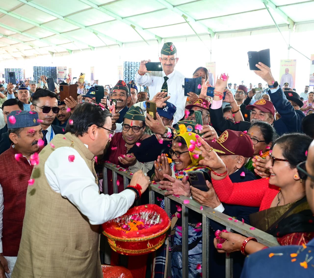 IMG 20251106 WA0046 हल्द्वानी: सीएम धामी ने किया भव्य ‘पूर्व सैनिक सम्मेलन’ का उद्घाटन, कहा, वीरता और समर्पण से है उत्तराखंड की पहचान