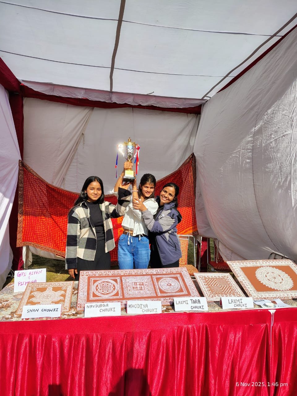 IMG 20251106 WA0050 देहरादून में छाई कुमाऊं विश्वविद्यालय की छात्राएं, हैंडीक्राफ्ट प्रतियोगिता में पाया तीसरा स्थान