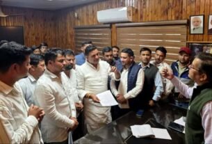 IMG 20251107 WA0042 विधायक राम सिंह कैड़ा ने PWD के कुमाऊं चीफ से की मुलाकात, डामरीकरण की गुणवत्ता सुधारने के दिए निर्देश