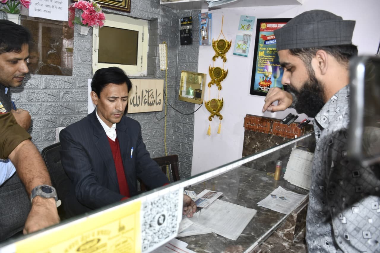 IMG 20251113 WA0078 हल्द्वानी में फर्जी प्रमाण पत्र बनाने का भंडाफोड़, अराजनबीस फैजान मिकरानी के घर से मिले फर्जी दस्तावेज