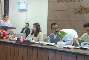 IMG 20251115 WA0004 प्रधानमंत्री ग्रामीण सड़क योजना की सुस्त रफ्तार पर डीएम रयाल नाराज, अफसरों को फटकारा