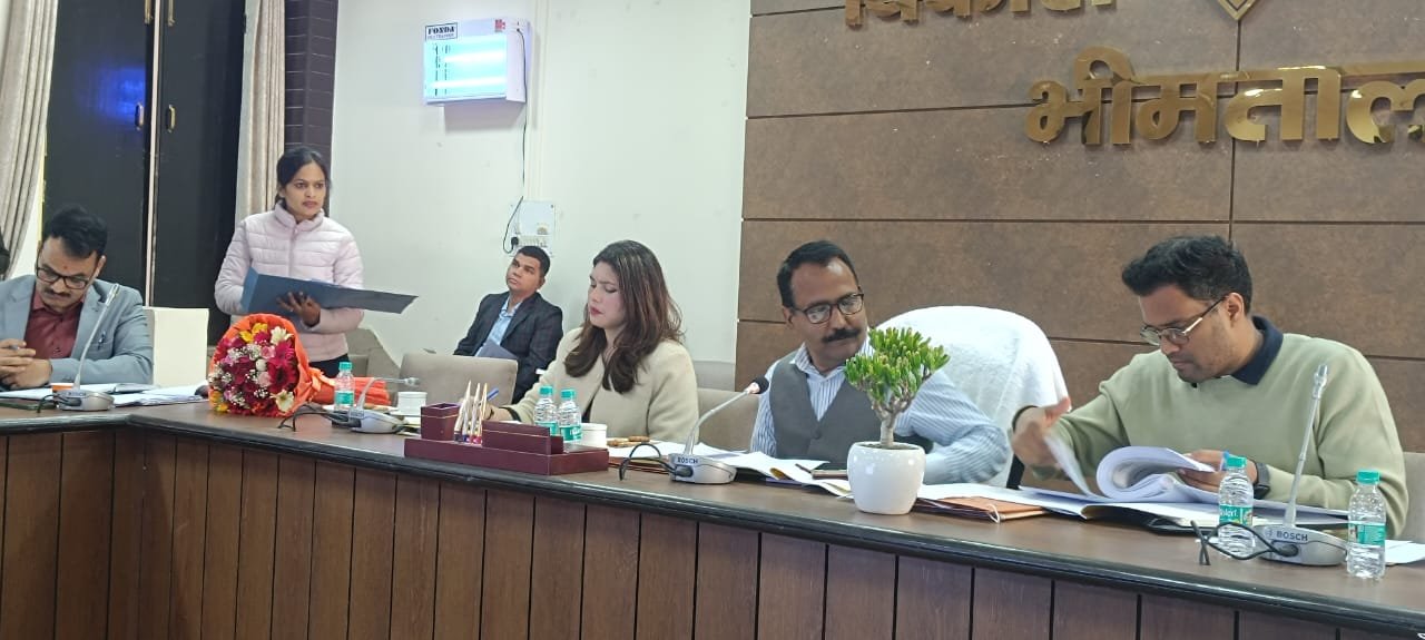 IMG 20251115 WA0004 प्रधानमंत्री ग्रामीण सड़क योजना की सुस्त रफ्तार पर डीएम रयाल नाराज, अफसरों को फटकारा