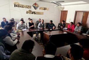 IMG 20251115 WA0010 विधायक कैड़ा ने जिलाधिकारी के सामने उठाई किसानों की समस्याएं, शीघ्र समाधान की मांग की