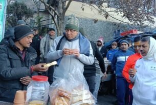 IMG 20251127 WA0006 सीएम धामी ने नैनीताल में की मॉर्निंग वॉक जनता से की मुलाकात, भरत की दुकान की चाय का स्वाद लिया 