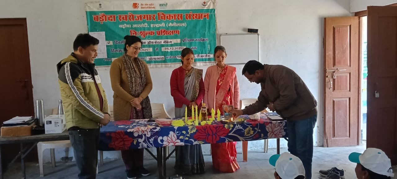 IMG 20251127 WA0033 ग्राम कोटला में शुरू हुआ 12 दिवसीय कैंडल मेकिंग उद्यमिता प्रशिक्षण