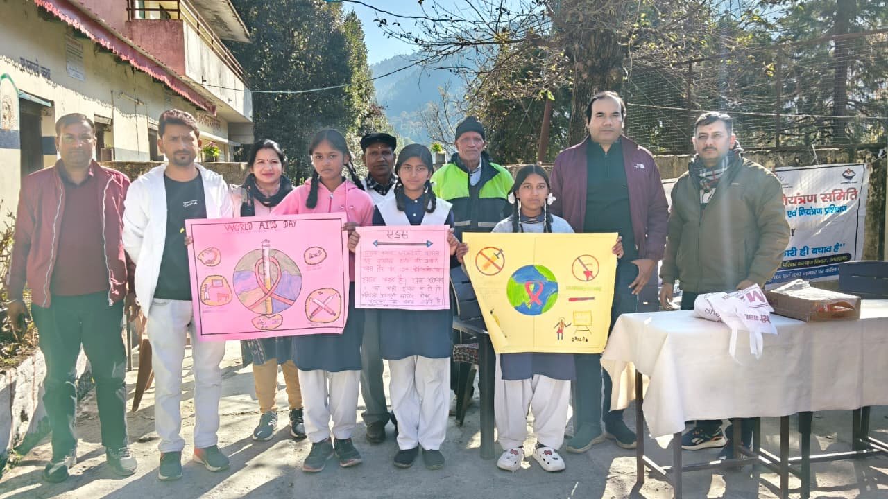 IMG 20251127 WA0037 पदमपुरी इंटर कॉलेज में एचआईवी/एड्स जागरूकता गोष्ठी आयोजित