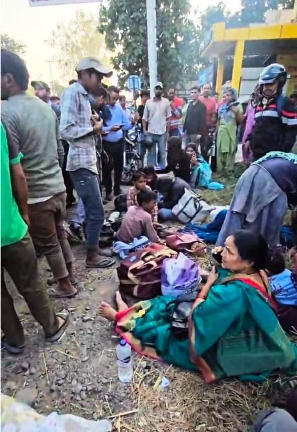 गन्ना सेंटर में टाटा मैजिक और रोडवेज बस की जोरदार भिड़ंत, दो बच्चों समेत 12 घायल 1 IMG 20251108 200810 गन्ना सेंटर में टाटा मैजिक और रोडवेज बस की जोरदार भिड़ंत, दो बच्चों समेत 12 घायल