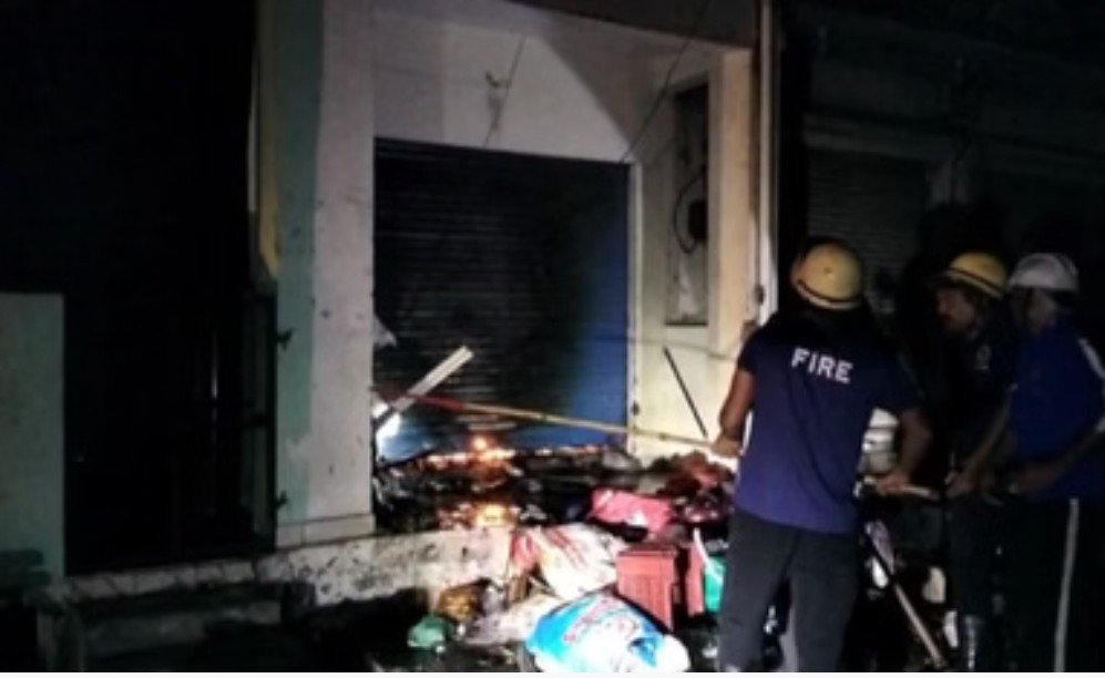 Screenshot 20251103 1055302 कबाड़ी की दुकान में आग लगने से एक की मौत