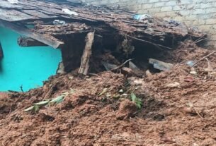 bhasakhalna hana sa eka makana thhavasata 03790d1d3c0861c686c9edfbb7dd22c5 पिथौरागढ़ में भूस्खलन से मकान ध्वस्त, मलबे में दबकर युवक की मौत