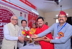 photo 05 सम्मान समारोह के साथ तीन दिवसीय राष्ट्रीय कुमाउंनी भाषा सम्मेलन का समापन