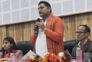 05 btl 12 धारी : विधायक कैड़ा ने बीडीसी बैठक में अधिकारियों को दिए त्वरित समाधान के निर्देश