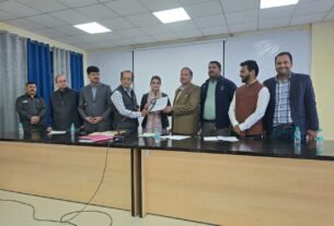 IMG 20251201 WA0023 यूओयू की शोधार्थी गीता मठपाल युवा वैज्ञानिक पुरस्कार से सम्मानित