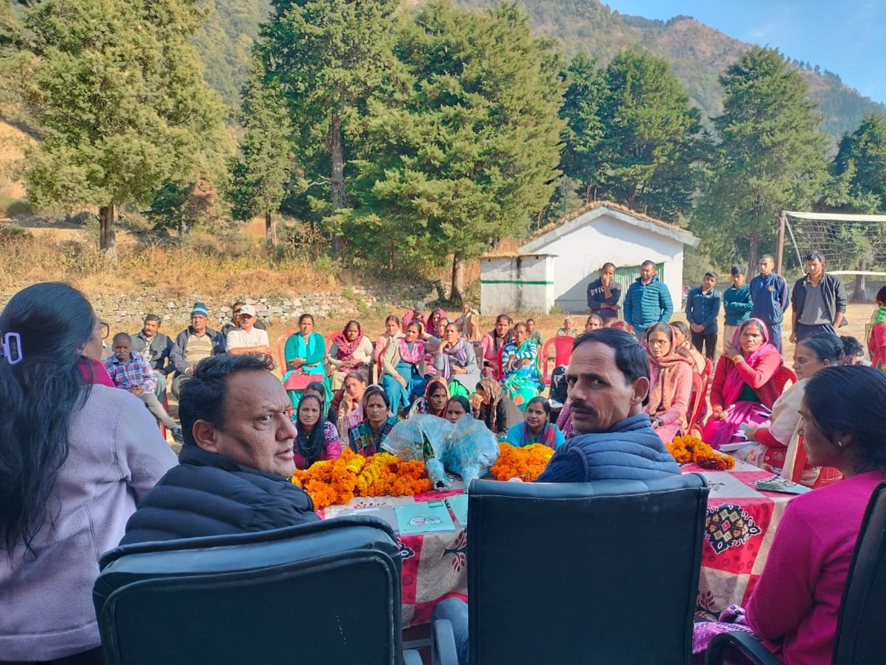 IMG 20251230 WA0009 सौनगांव ग्राम सभा की पहली खुली बैठक सम्पन्न, आदर्श ग्राम बनाने का लिया संकल्प