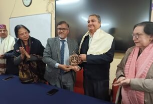 IMG 20251231 WA0012 कुविवि के प्रो. जीतराम और प्रो. गिरीश तिवारी सेवानिवृत, समारोह में दी विदाई