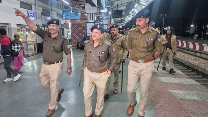 halthavana ralva satashana ma cakaga karata palsa 474cb12052b028bfaa7cb7daf2632a23 हल्द्वानी : रेलवे भूमि पर अतिक्रमण मामले में सुनवाई कल, सुप्रीम फैसले से पहले बनभूलपुरा में अलर्ट