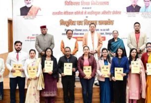 joining letter उत्तराखंड के मेडिकल कालेजों को मिले 142 असिस्टेेंट प्रोफेसर, सीएम धामी ने दिये नियुक्ति पत्र