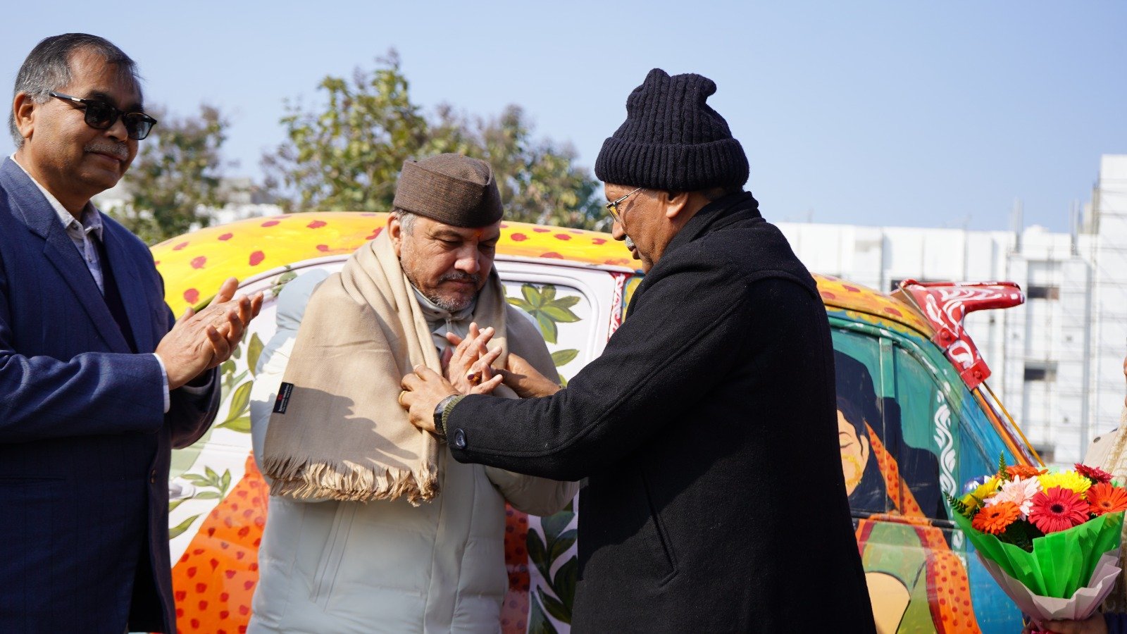 अभिनव पहल: पुराने सरकारी वाहन को उत्तराखंड मुक्त विश्वविद्यालय ने लोक संस्कृति के रंगों से सजाया 2 IMG 20260108 WA0011 अभिनव पहल: पुराने सरकारी वाहन को उत्तराखंड मुक्त विश्वविद्यालय ने लोक संस्कृति के रंगों से सजाया