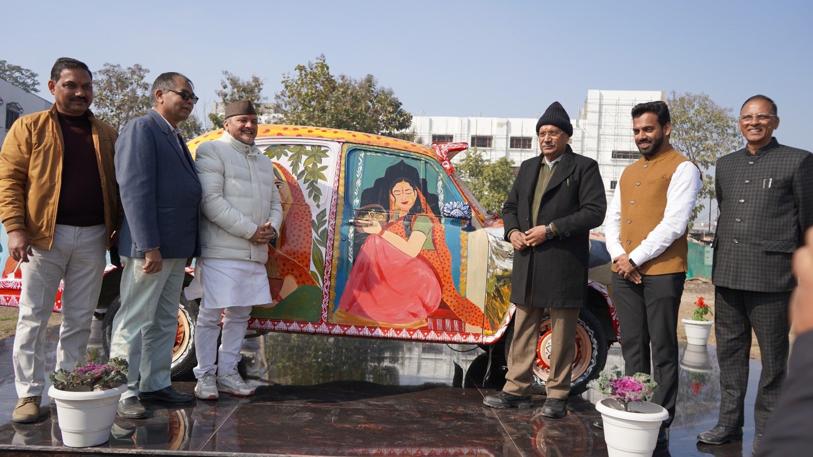 अभिनव पहल: पुराने सरकारी वाहन को उत्तराखंड मुक्त विश्वविद्यालय ने लोक संस्कृति के रंगों से सजाया 3 IMG 20260108 WA0012 अभिनव पहल: पुराने सरकारी वाहन को उत्तराखंड मुक्त विश्वविद्यालय ने लोक संस्कृति के रंगों से सजाया