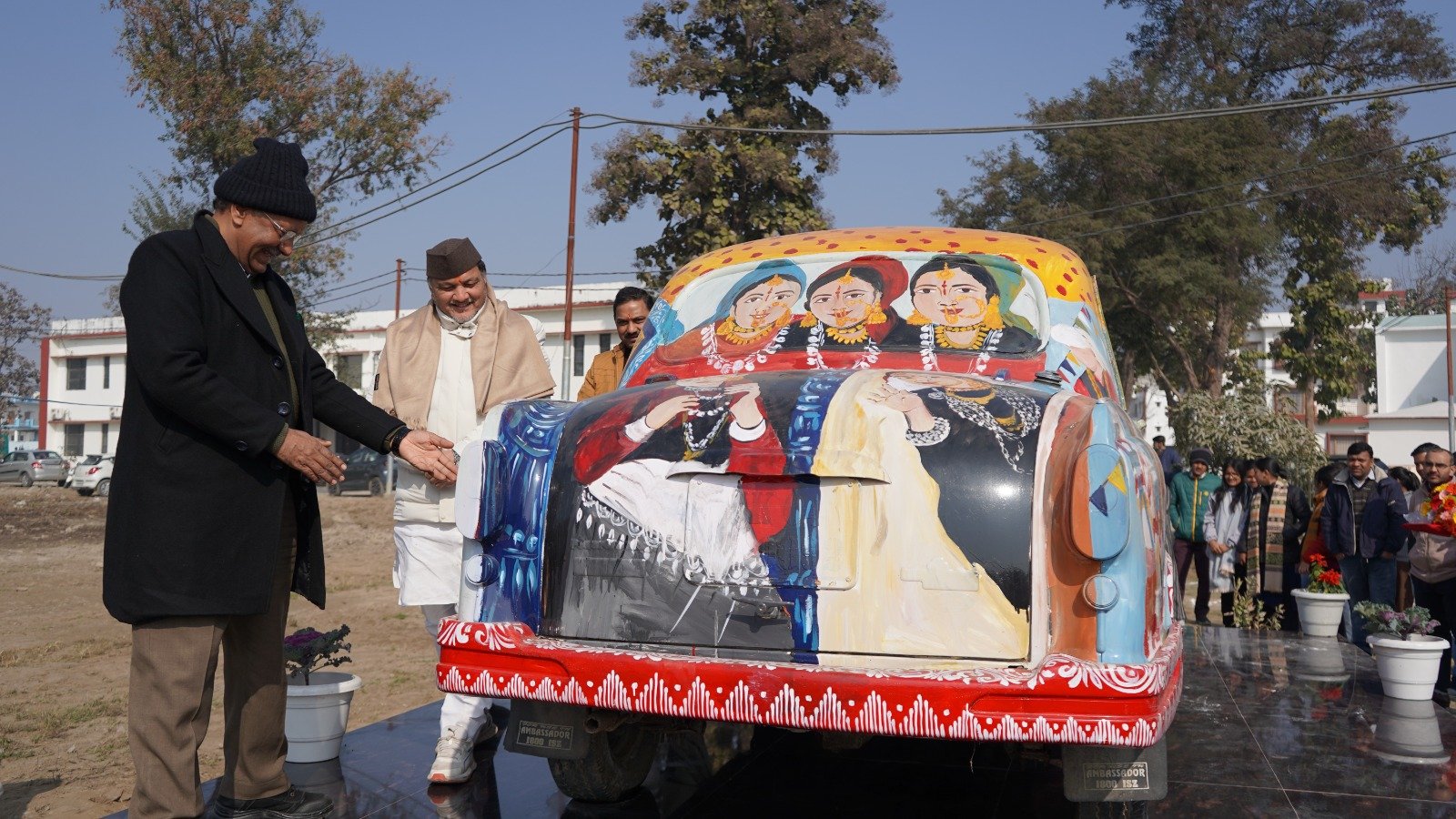 अभिनव पहल: पुराने सरकारी वाहन को उत्तराखंड मुक्त विश्वविद्यालय ने लोक संस्कृति के रंगों से सजाया 1 IMG 20260108 WA0013 अभिनव पहल: पुराने सरकारी वाहन को उत्तराखंड मुक्त विश्वविद्यालय ने लोक संस्कृति के रंगों से सजाया