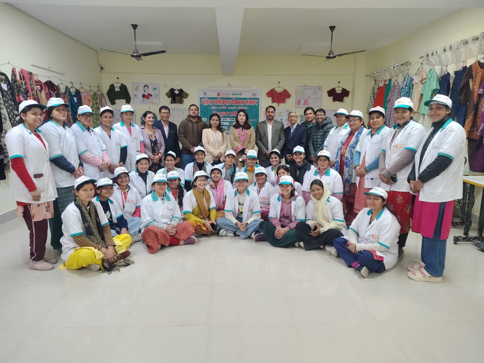 IMG 20260122 WA0012 scaled आरसेटी कुंवरपुर में 31 दिवसीय महिला वस्त्र निर्माण प्रशिक्षण का समापन