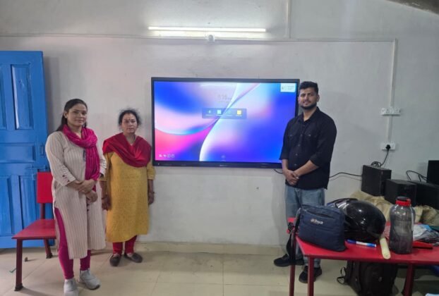 IMG 20260128 WA0019 आरोही संस्था के सहयोग से सरकारी स्कूलों में वितरित हुए उपकरण